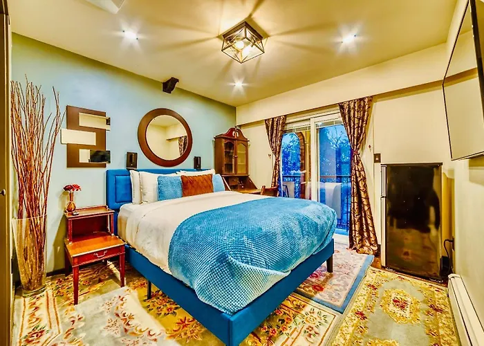 Neocolonial Nouveau Kensington Vacation Home Vancouver