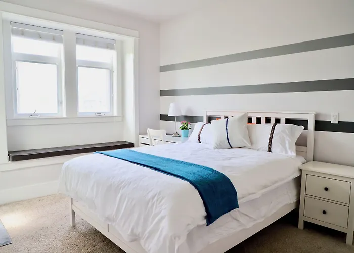Vancouver West Cozy Retreat By Host Launch